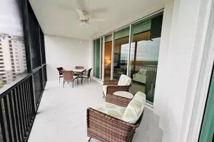425 Cove Tower Dr, Naples, FL 34110 - Photo 18