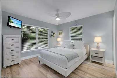 27292 East Dr, Bonita Springs, FL 34135 - Photo 14