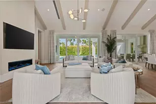 710 Willowhead Dr, Naples, FL 34103 - Photo 4