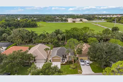 6477 Autumn Woods Blvd, Naples, FL 34109 - Photo 4