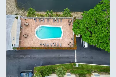 4625 Bayshore Dr #D7, Naples, FL 34112 - Photo 4