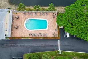 4625 Bayshore Dr, Naples, FL 34112 - Photo 4
