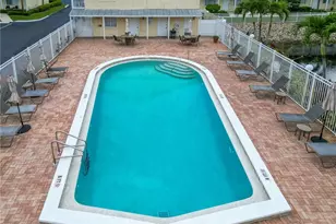 4625 Bayshore Dr, Naples, FL 34112 - Photo 6