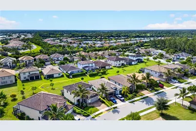 9452 Foxglove Ln, Naples, FL 34120 - Photo 32