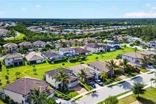 9452 Foxglove Ln, Naples, FL 34120 - Photo 32