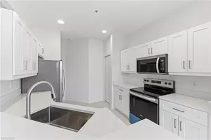 800 Carrick Bend Cir, Naples, FL 34110 - Photo 8