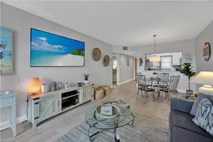 803 River Point Dr, Naples, FL 34102 - Photo 4