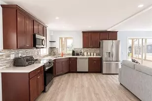 5510 Sir Walter Way, North Fort Myers, FL 33917 - Photo 8