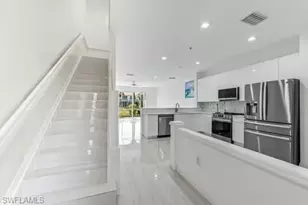 827 Hampton Cir, Naples, FL 34105 - Photo 2