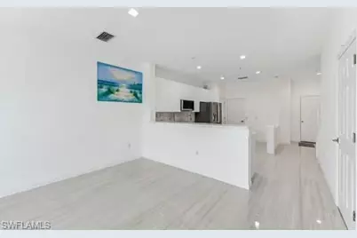 827 Hampton Cir #146, Naples, FL 34105 - Photo 8