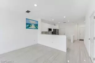 827 Hampton Cir, Naples, FL 34105 - Photo 8