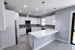 532 41st Ave NE, Naples, FL 34120 - Photo 4