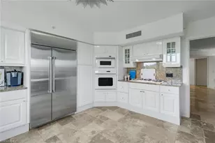 6597 Nicholas Blvd, Naples, FL 34108 - Photo 8