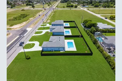 29 Diplomat Pkwy E, Cape Coral, FL 33909 - Photo 2