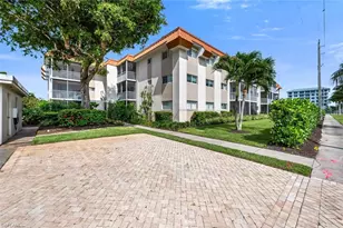 1100 Gulf Shore Blvd N, Naples, FL 34102 - Photo 2