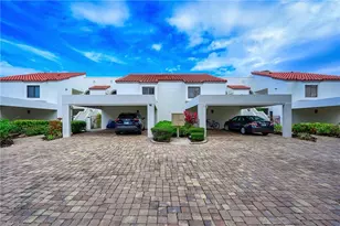 565 Beachwalk Cir, Naples, FL 34108 - Photo 2