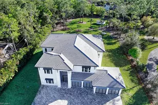 5160 Teak Wood Dr, Naples, FL 34119 - Photo 4