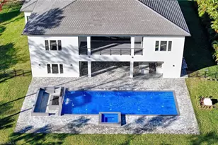 5160 Teak Wood Dr, Naples, FL 34119 - Photo 6
