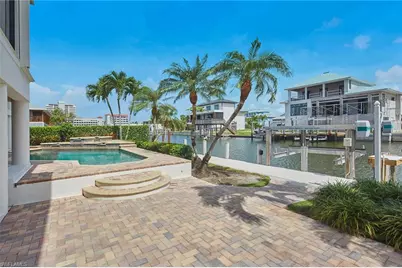 319 Lagoon Ave, Naples, FL 34108 - Photo 6