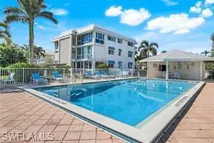 2100 Gulf Shore Blvd N, Naples, FL 34102 - Photo 8