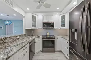2170 Gulf Shore Blvd N, Naples, FL 34102 - Photo 8