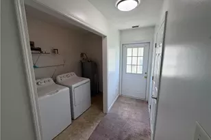 250 Leawood Cir, Naples, FL 34104 - Photo 28