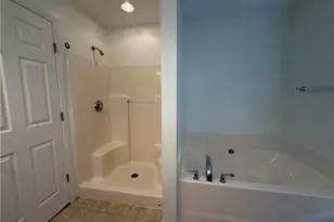 250 Leawood Cir, Naples, FL 34104 - Photo 34