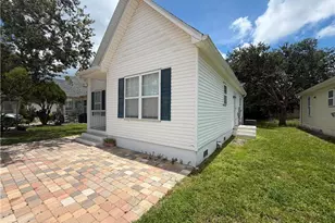 250 Leawood Cir, Naples, FL 34104 - Photo 2