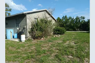 406 W 8th St, Lehigh Acres, FL 33972 - Photo 8