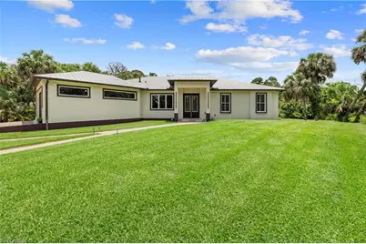 556 6th St SE, Naples, FL 34117 - Photo 4