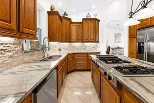 556 6th St SE, Naples, FL 34117 - Photo 16