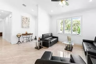 556 6th St SE, Naples, FL 34117 - Photo 10