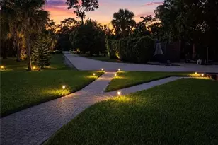 556 6th St SE, Naples, FL 34117 - Photo 6