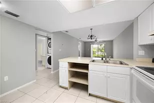 2700 Park Windsor Dr, Fort Myers, FL 33901 - Photo 4