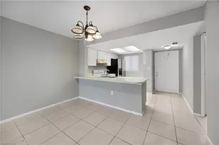 2700 Park Windsor Dr, Fort Myers, FL 33901 - Photo 2