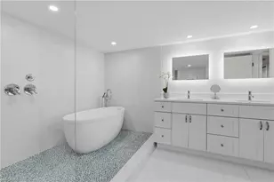 5601 Turtle Bay Dr, Naples, FL 34108 - Photo 16