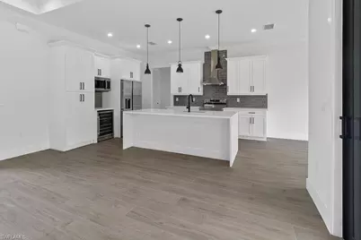 562 20th St SE, Naples, FL 34117 - Photo 6