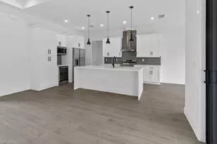 562 20th St SE, Naples, FL 34117 - Photo 6