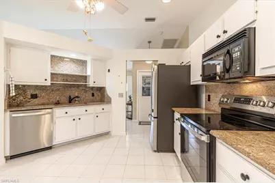 124 Versailles Cir, Naples, FL 34112 - Photo 10