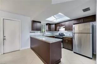 1400 Green Valley Cir, Naples, FL 34104 - Photo 4