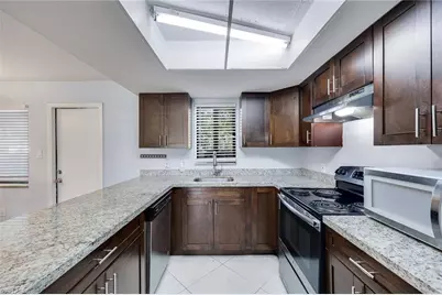 1400 Green Valley Cir #1002, Naples, FL 34104 - Photo 6