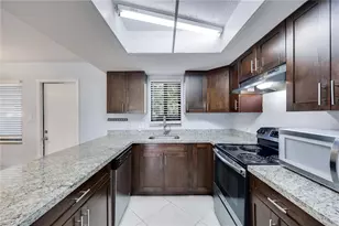 1400 Green Valley Cir, Naples, FL 34104 - Photo 6