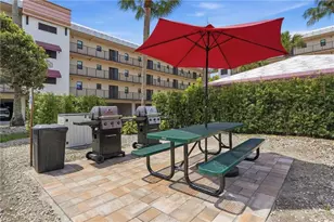 803 River Point Dr, Naples, FL 34102 - Photo 20