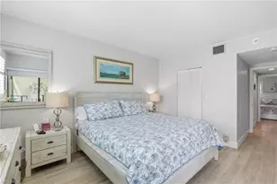 803 River Point Dr, Naples, FL 34102 - Photo 8