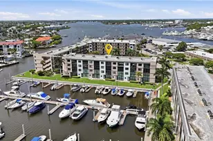 803 River Point Dr, Naples, FL 34102 - Photo 18