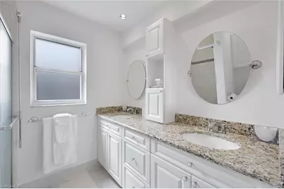 881 Gulf Pavilion Dr #201, Naples, FL 34108 - Photo 14