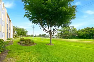 1083 Forest Lakes Dr, Naples, FL 34105 - Photo 4
