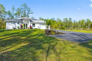 569 Desoto Blvd S, Naples, FL 34117 - Photo 4