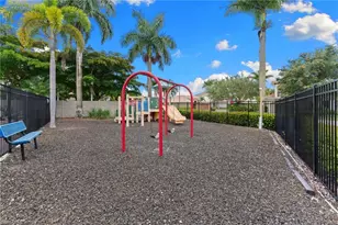 1406 Serrano Cir, Naples, FL 34105 - Photo 40