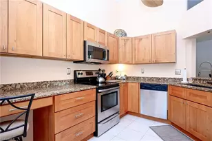 559 Beachwalk Cir, Naples, FL 34108 - Photo 14